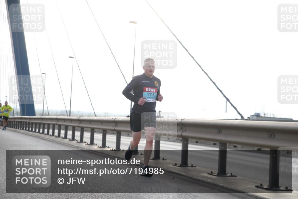03.10.2024 - Köhlbrandbrückenlauf Jannik Wohlers http://msf.ph/oto/7194985 03.10.2024 09:19:21 Position 1 1115 meine-sportfotos.de