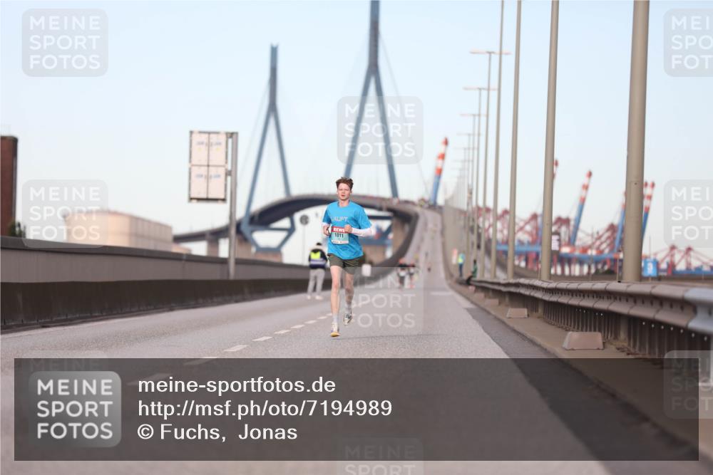 03.10.2024 - Köhlbrandbrückenlauf Fuchs,  Jonas http://msf.ph/oto/7194989 03.10.2024 09:34:32 Position 3 1011 meine-sportfotos.de