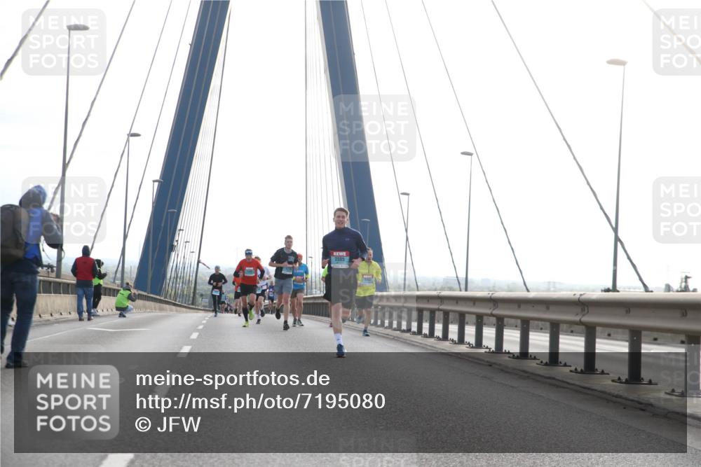 03.10.2024 - Köhlbrandbrückenlauf Jannik Wohlers http://msf.ph/oto/7195080 03.10.2024 09:19:24 Position 1 2085 meine-sportfotos.de