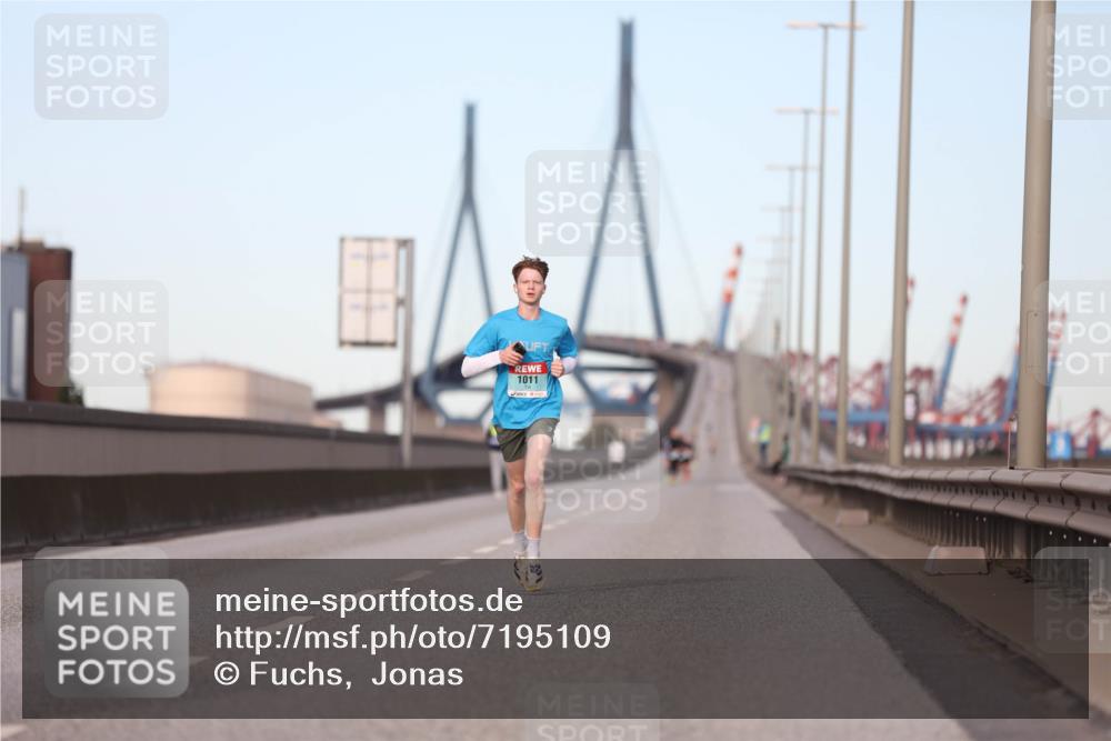 03.10.2024 - Köhlbrandbrückenlauf Fuchs,  Jonas http://msf.ph/oto/7195109 03.10.2024 09:34:35 Position 3 1011 meine-sportfotos.de