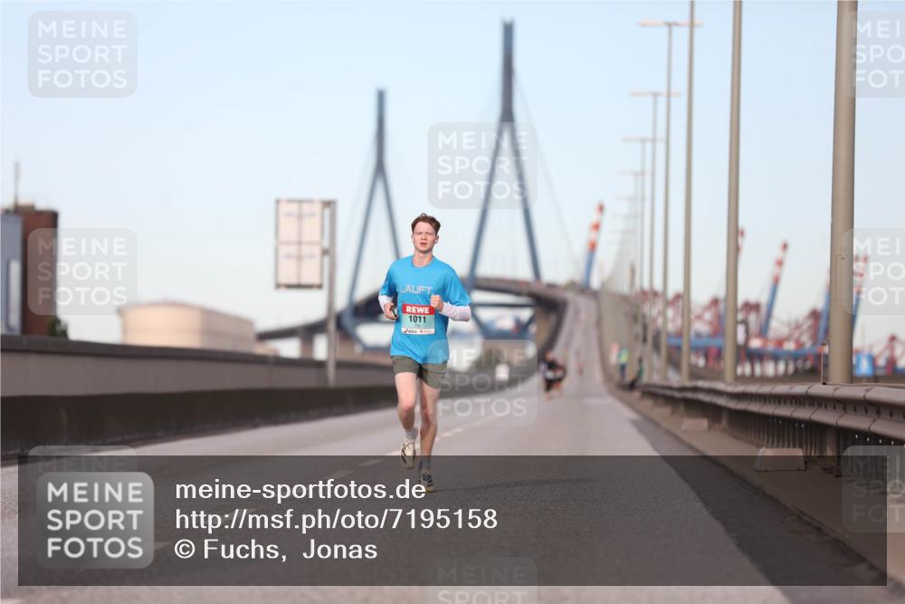 03.10.2024 - Köhlbrandbrückenlauf Fuchs,  Jonas http://msf.ph/oto/7195158 03.10.2024 09:34:35 Position 3 1011 meine-sportfotos.de