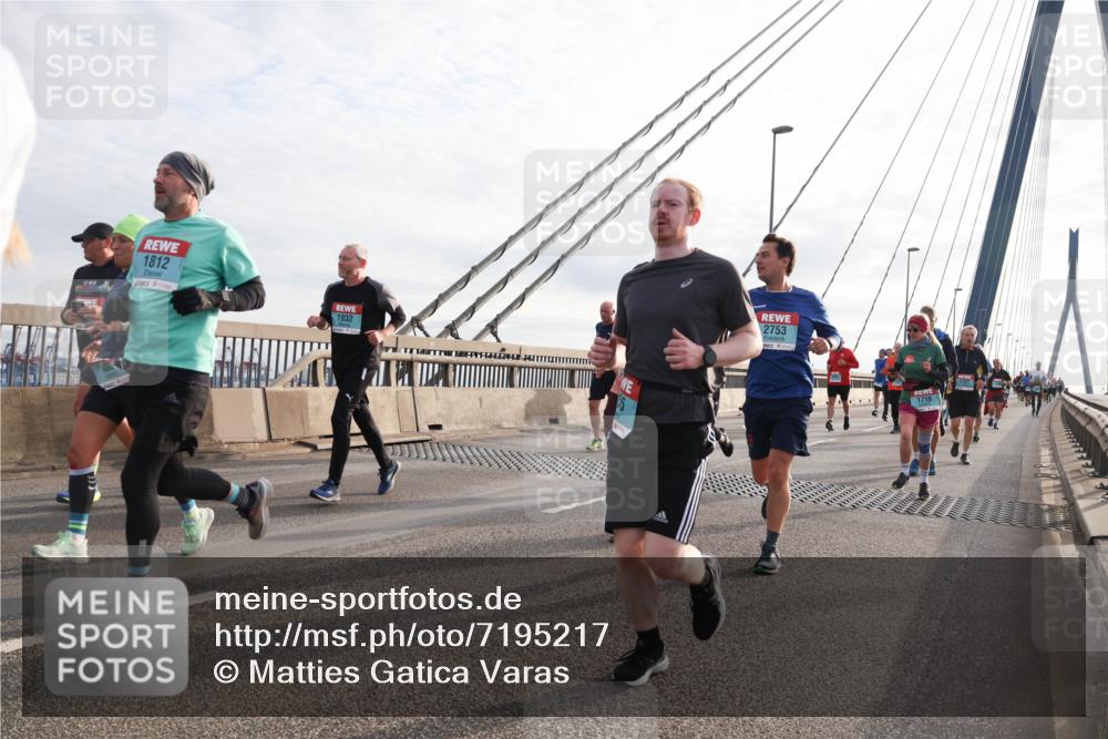 03.10.2024 - Köhlbrandbrückenlauf Matties Gatica Varas http://msf.ph/oto/7195217 03.10.2024 09:28:08 Position 2 1812, 2753, 1932, 1727, 1716 meine-sportfotos.de