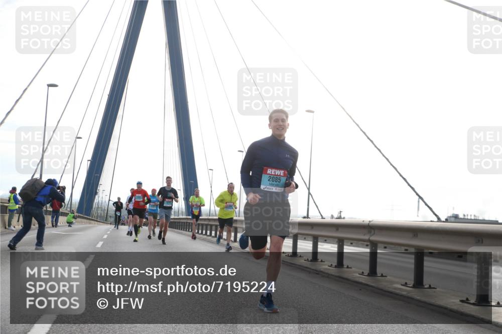 03.10.2024 - Köhlbrandbrückenlauf Jannik Wohlers http://msf.ph/oto/7195224 03.10.2024 09:19:27 Position 1 2085 meine-sportfotos.de