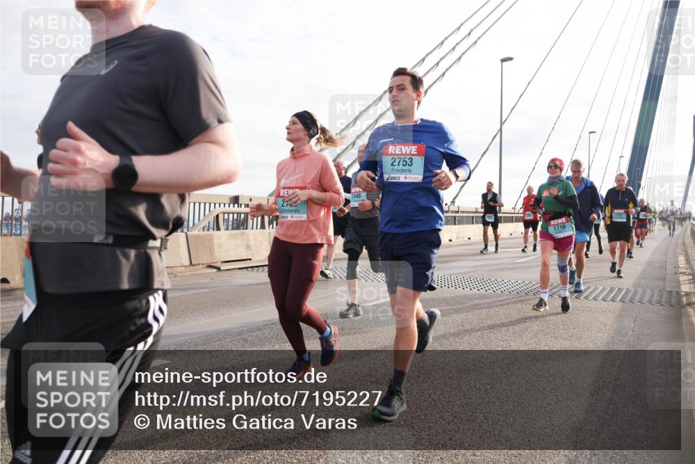 03.10.2024 - Köhlbrandbrückenlauf Matties Gatica Varas http://msf.ph/oto/7195227 03.10.2024 09:28:08 Position 2 12804, 2446, 2753, 1716, 1727 meine-sportfotos.de