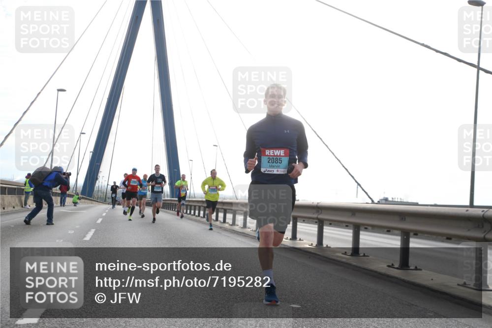 03.10.2024 - Köhlbrandbrückenlauf Jannik Wohlers http://msf.ph/oto/7195282 03.10.2024 09:19:27 Position 1 2085 meine-sportfotos.de
