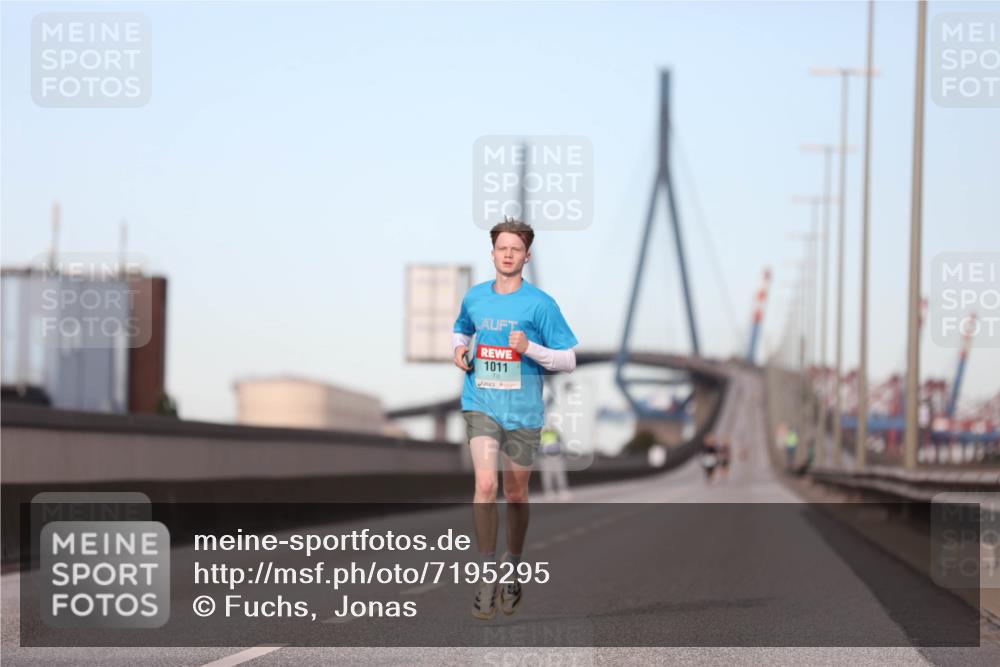 03.10.2024 - Köhlbrandbrückenlauf Fuchs,  Jonas http://msf.ph/oto/7195295 03.10.2024 09:34:37 Position 3 1011 meine-sportfotos.de