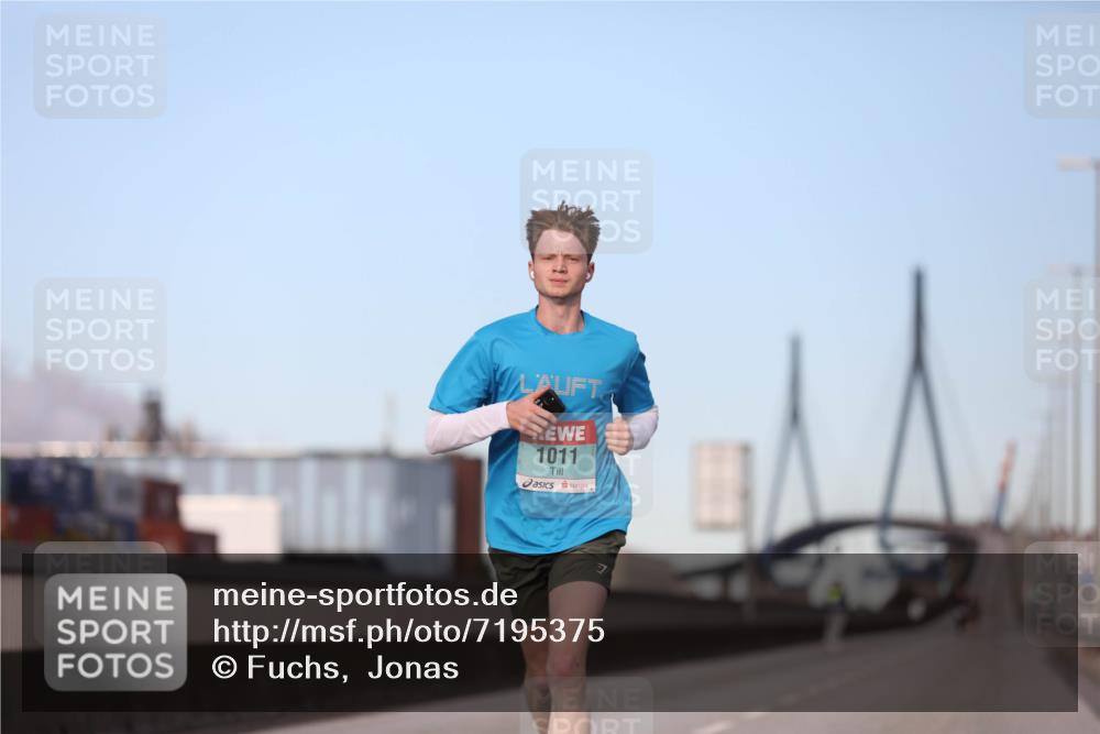 03.10.2024 - Köhlbrandbrückenlauf Fuchs,  Jonas http://msf.ph/oto/7195375 03.10.2024 09:34:39 Position 3 1011 meine-sportfotos.de