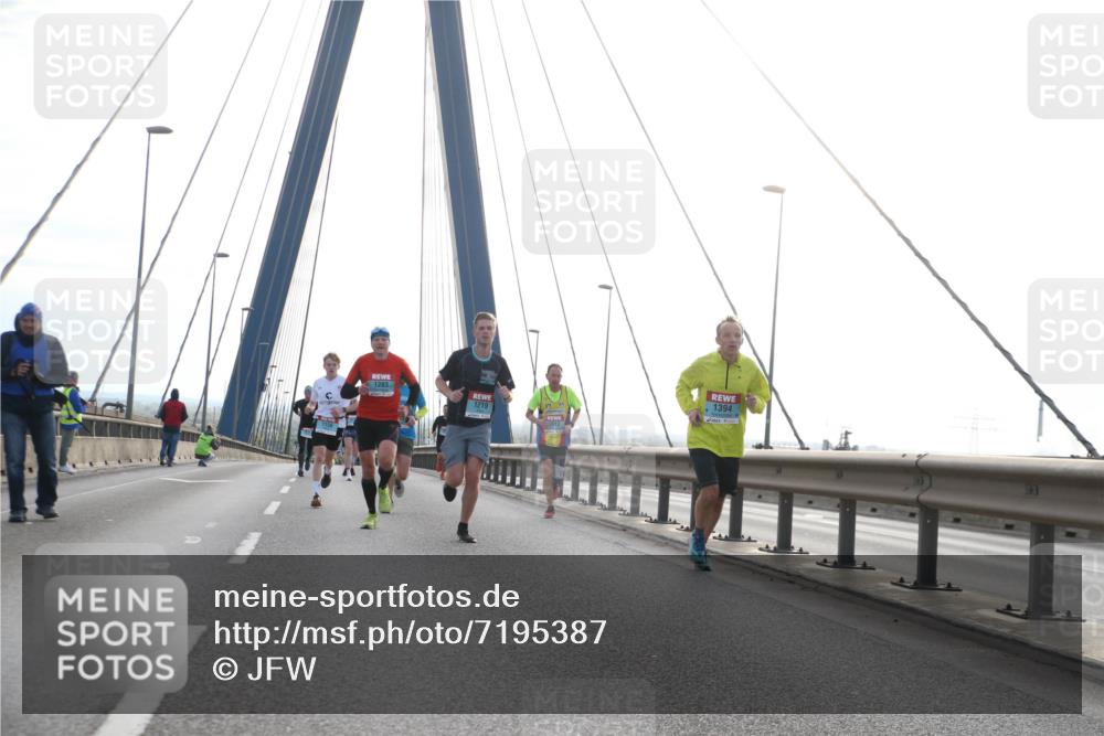 03.10.2024 - Köhlbrandbrückenlauf Jannik Wohlers http://msf.ph/oto/7195387 03.10.2024 09:19:28 Position 1 1203, 1219, 1394 meine-sportfotos.de