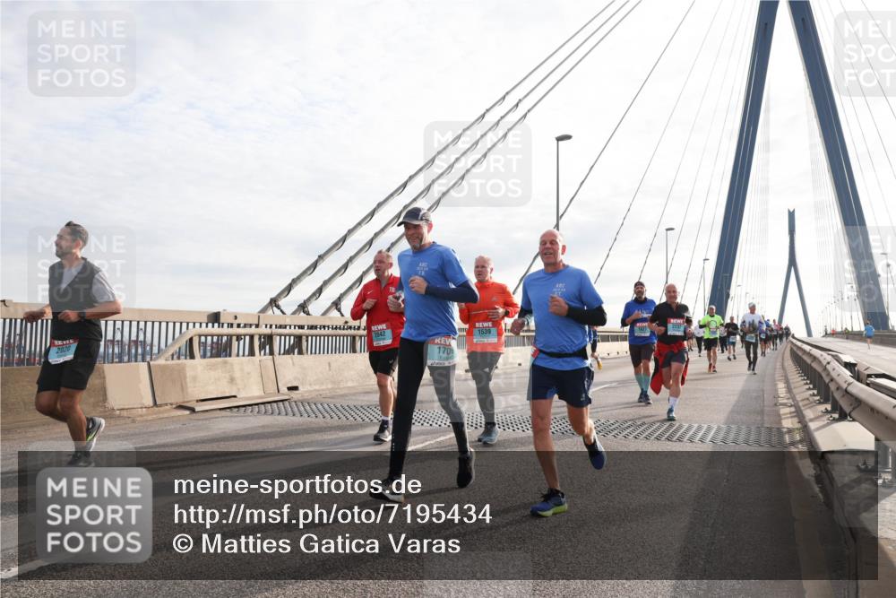 03.10.2024 - Köhlbrandbrückenlauf Matties Gatica Varas http://msf.ph/oto/7195434 03.10.2024 09:28:12 Position 2 2020, 2042, 170, 1539, 2233 meine-sportfotos.de