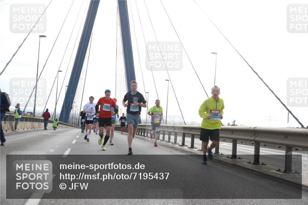 03.10.2024 - Köhlbrandbrückenlauf Jannik Wohlers http://msf.ph/oto/7195437 03.10.2024 09:19:29 Position 1 1219, 1203, 1394 meine-sportfotos.de