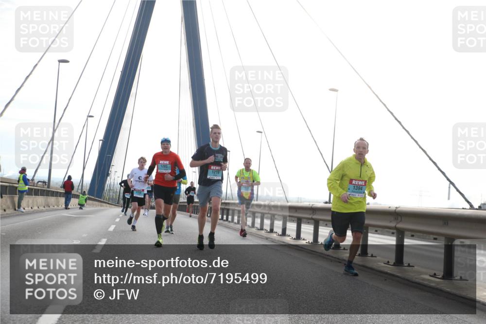 03.10.2024 - Köhlbrandbrückenlauf Jannik Wohlers http://msf.ph/oto/7195499 03.10.2024 09:19:29 Position 1 1158, 1203, 1219, 1013, 1394 meine-sportfotos.de