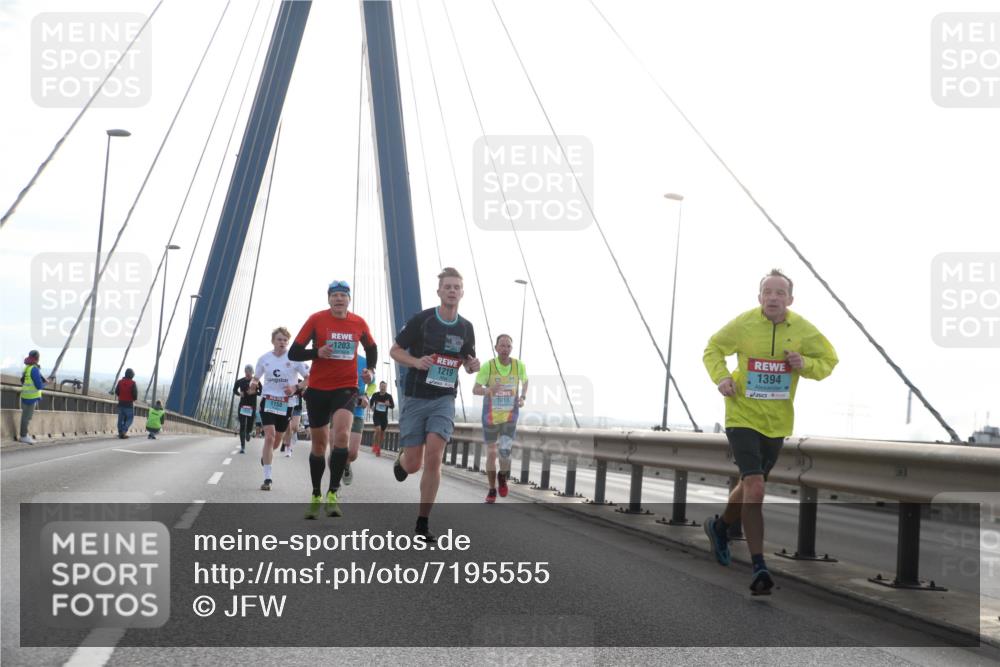 03.10.2024 - Köhlbrandbrückenlauf Jannik Wohlers http://msf.ph/oto/7195555 03.10.2024 09:19:29 Position 1 1158, 1203, 1219, 1013, 1394 meine-sportfotos.de