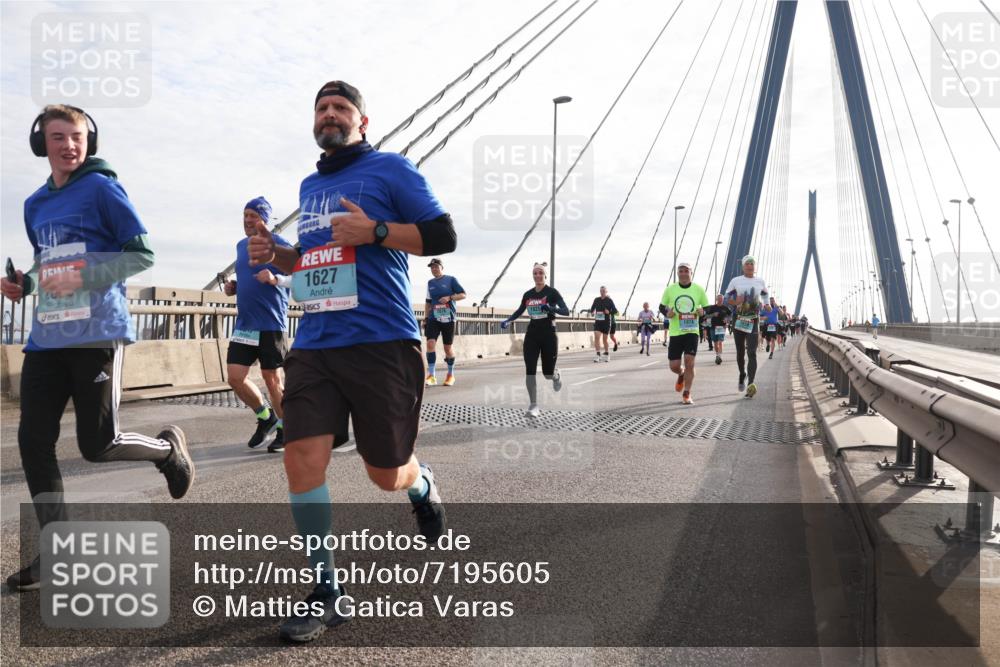 03.10.2024 - Köhlbrandbrückenlauf Matties Gatica Varas http://msf.ph/oto/7195605 03.10.2024 09:28:15 Position 2 1627, 1974 meine-sportfotos.de