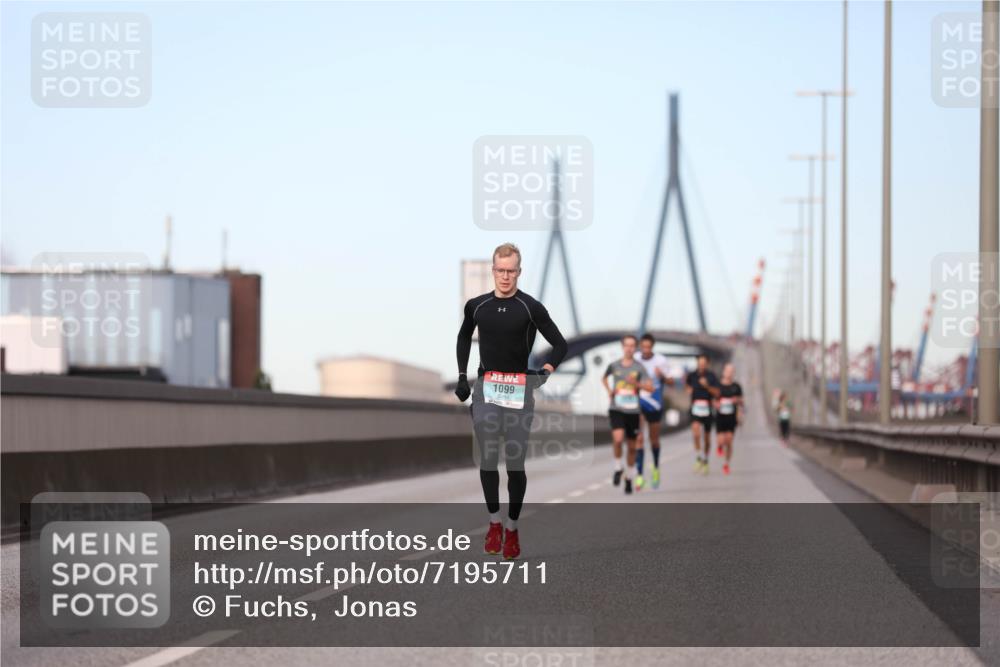 03.10.2024 - Köhlbrandbrückenlauf Fuchs,  Jonas http://msf.ph/oto/7195711 03.10.2024 09:35:09 Position 3 1099 meine-sportfotos.de