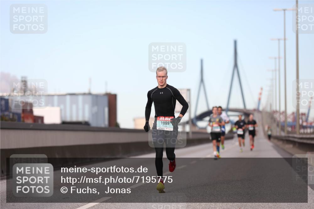 03.10.2024 - Köhlbrandbrückenlauf Fuchs,  Jonas http://msf.ph/oto/7195775 03.10.2024 09:35:10 Position 3 1099 meine-sportfotos.de