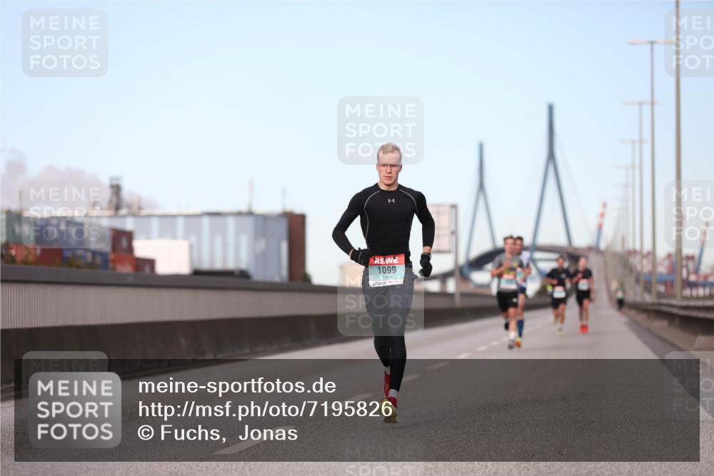 03.10.2024 - Köhlbrandbrückenlauf Fuchs,  Jonas http://msf.ph/oto/7195826 03.10.2024 09:35:10 Position 3 1099 meine-sportfotos.de