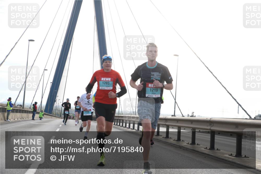 03.10.2024 - Köhlbrandbrückenlauf Jannik Wohlers http://msf.ph/oto/7195840 03.10.2024 09:19:30 Position 1 1158, 1203, 1219 meine-sportfotos.de