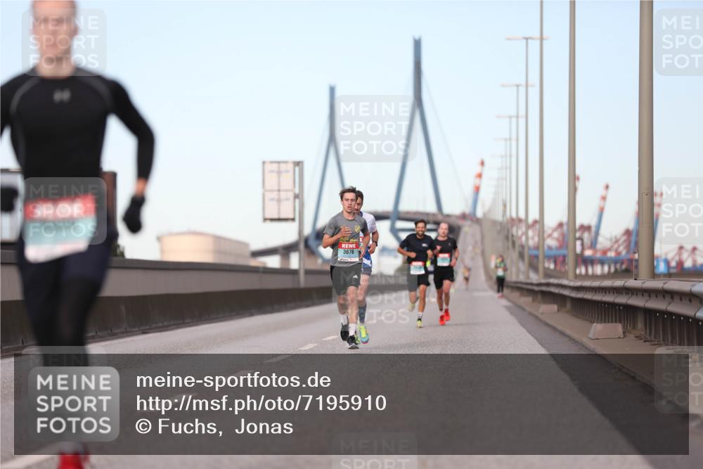 03.10.2024 - Köhlbrandbrückenlauf Fuchs,  Jonas http://msf.ph/oto/7195910 03.10.2024 09:35:12 Position 3 3676 meine-sportfotos.de
