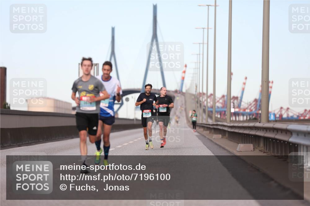 03.10.2024 - Köhlbrandbrückenlauf Fuchs,  Jonas http://msf.ph/oto/7196100 03.10.2024 09:35:14 Position 3 2423, 1020 meine-sportfotos.de