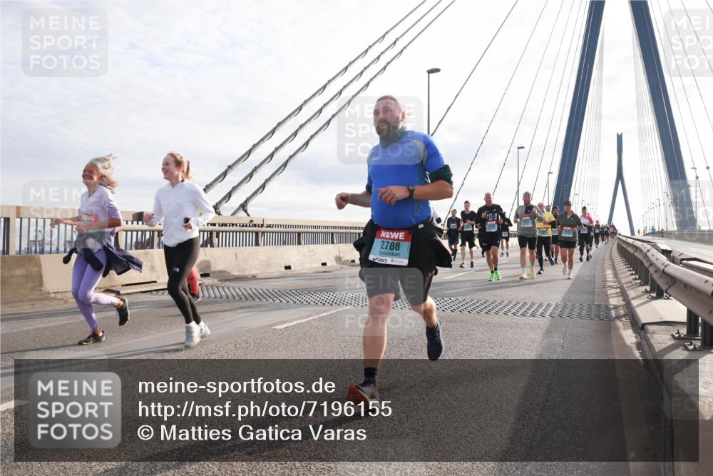 03.10.2024 - Köhlbrandbrückenlauf Matties Gatica Varas http://msf.ph/oto/7196155 03.10.2024 09:28:21 Position 2 2788 meine-sportfotos.de
