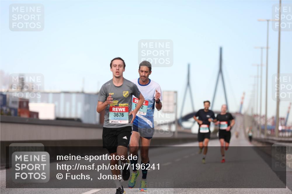 03.10.2024 - Köhlbrandbrückenlauf Fuchs,  Jonas http://msf.ph/oto/7196241 03.10.2024 09:35:16 Position 3 1, 2, 3676 meine-sportfotos.de