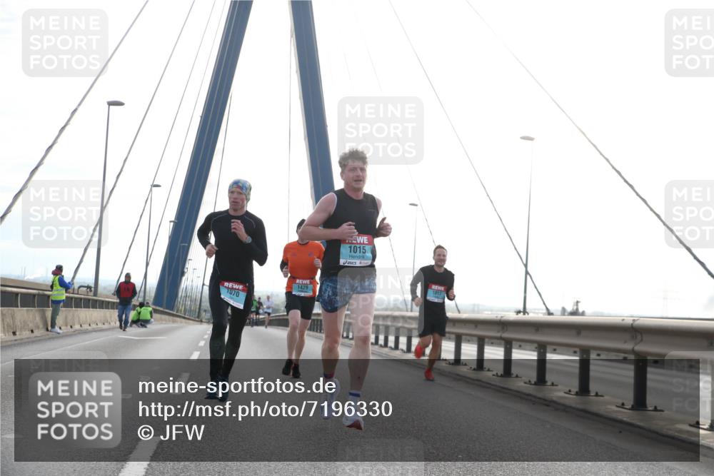 03.10.2024 - Köhlbrandbrückenlauf Jannik Wohlers http://msf.ph/oto/7196330 03.10.2024 09:19:35 Position 1 1070, 1429, 1015, 1017 meine-sportfotos.de