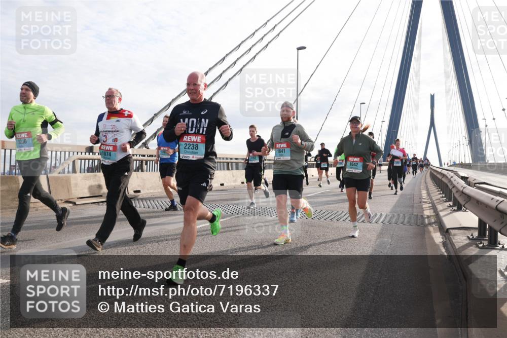 03.10.2024 - Köhlbrandbrückenlauf Matties Gatica Varas http://msf.ph/oto/7196337 03.10.2024 09:28:23 Position 2 3236, 1874, 189, 2238, 1641, 1642, 126 meine-sportfotos.de
