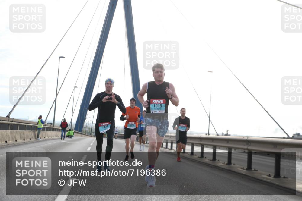 03.10.2024 - Köhlbrandbrückenlauf Jannik Wohlers http://msf.ph/oto/7196386 03.10.2024 09:19:35 Position 1 1070, 1429, 1015 meine-sportfotos.de