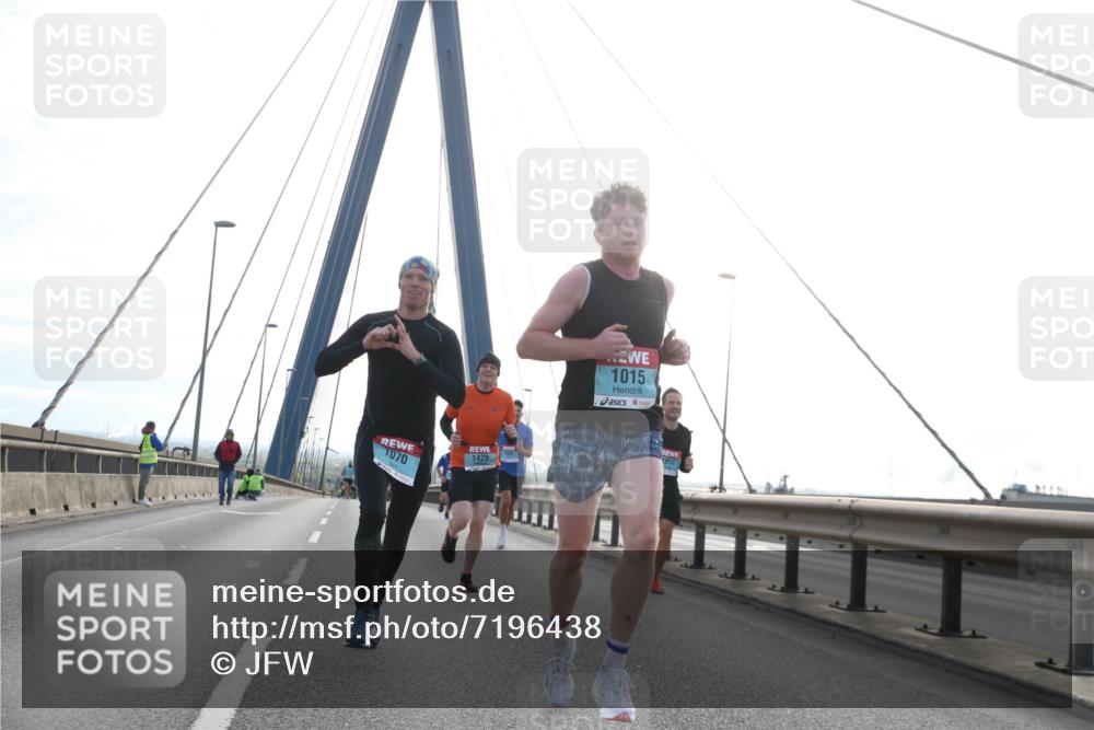 03.10.2024 - Köhlbrandbrückenlauf Jannik Wohlers http://msf.ph/oto/7196438 03.10.2024 09:19:35 Position 1 1070, 1429, 1015 meine-sportfotos.de