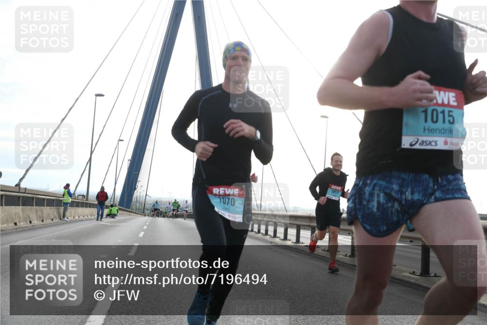 03.10.2024 - Köhlbrandbrückenlauf Jannik Wohlers http://msf.ph/oto/7196494 03.10.2024 09:19:36 Position 1 1070, 1017, 1015 meine-sportfotos.de