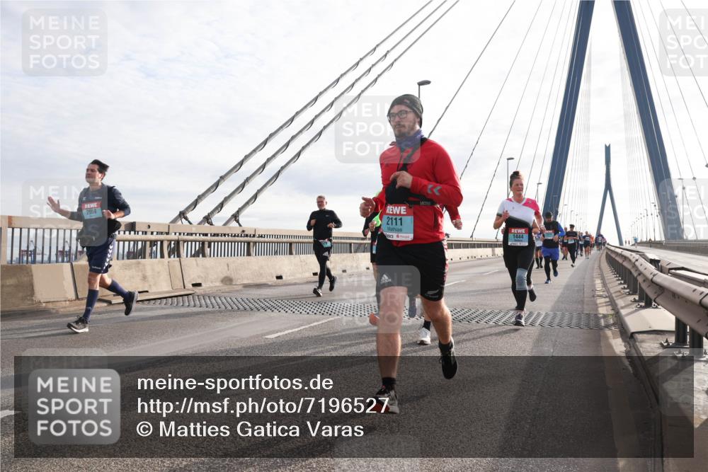 03.10.2024 - Köhlbrandbrückenlauf Matties Gatica Varas http://msf.ph/oto/7196527 03.10.2024 09:28:26 Position 2 2058, 2111, 1444 meine-sportfotos.de