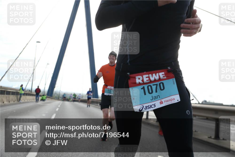 03.10.2024 - Köhlbrandbrückenlauf Jannik Wohlers http://msf.ph/oto/7196544 03.10.2024 09:19:36 Position 1 1429, 1070 meine-sportfotos.de