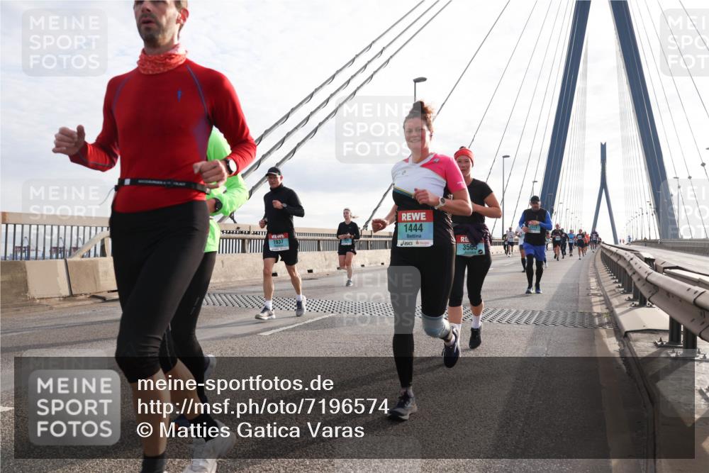 03.10.2024 - Köhlbrandbrückenlauf Matties Gatica Varas http://msf.ph/oto/7196574 03.10.2024 09:28:27 Position 2 1937, 1444, 3565 meine-sportfotos.de