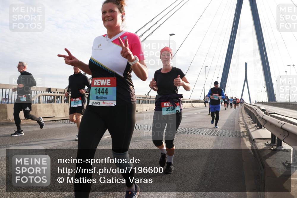 03.10.2024 - Köhlbrandbrückenlauf Matties Gatica Varas http://msf.ph/oto/7196600 03.10.2024 09:28:27 Position 2 129, 1937, 1444, 3565 meine-sportfotos.de