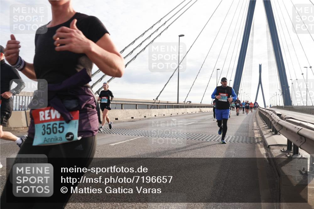 03.10.2024 - Köhlbrandbrückenlauf Matties Gatica Varas http://msf.ph/oto/7196657 03.10.2024 09:28:28 Position 2 3565, 2373 meine-sportfotos.de