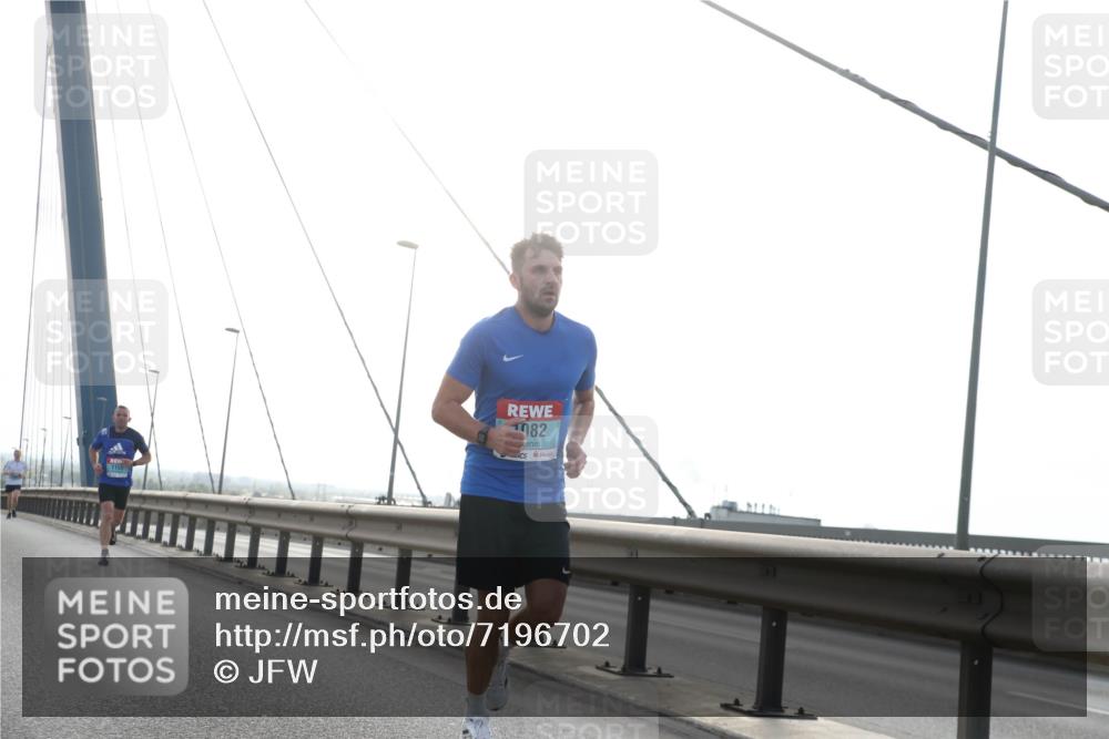 03.10.2024 - Köhlbrandbrückenlauf Jannik Wohlers http://msf.ph/oto/7196702 03.10.2024 09:19:38 Position 1 1155, 082 meine-sportfotos.de