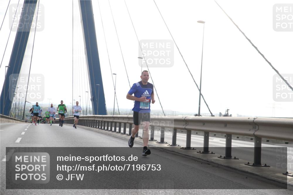 03.10.2024 - Köhlbrandbrückenlauf Jannik Wohlers http://msf.ph/oto/7196753 03.10.2024 09:19:40 Position 1 1155 meine-sportfotos.de