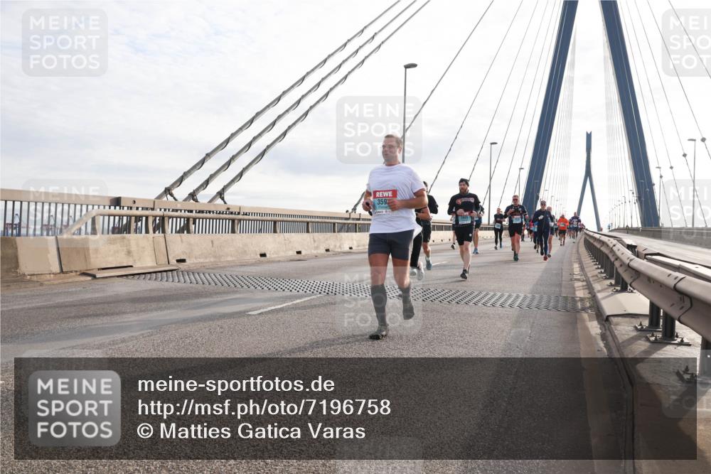 03.10.2024 - Köhlbrandbrückenlauf Matties Gatica Varas http://msf.ph/oto/7196758 03.10.2024 09:28:31 Position 2 359 meine-sportfotos.de