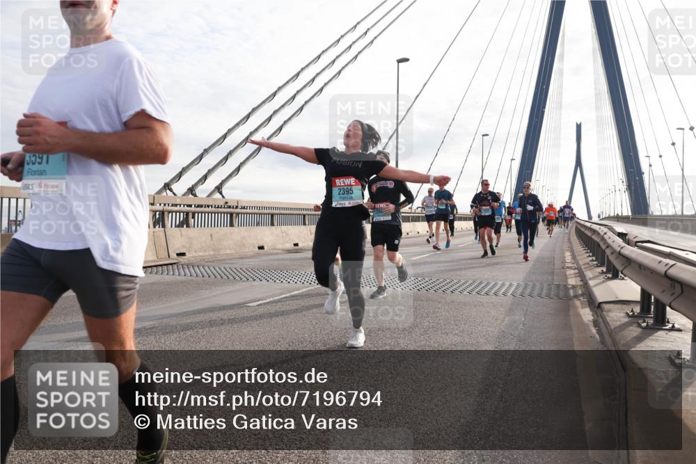 03.10.2024 - Köhlbrandbrückenlauf Matties Gatica Varas http://msf.ph/oto/7196794 03.10.2024 09:28:33 Position 2 3591, 2395 meine-sportfotos.de