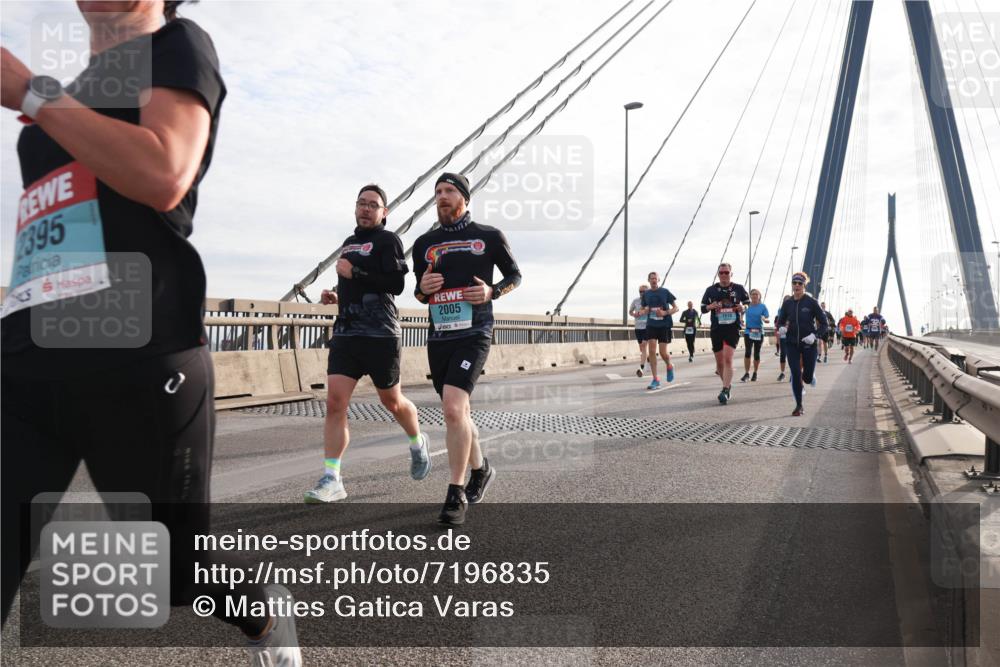 03.10.2024 - Köhlbrandbrückenlauf Matties Gatica Varas http://msf.ph/oto/7196835 03.10.2024 09:28:33 Position 2 2395, 2005 meine-sportfotos.de