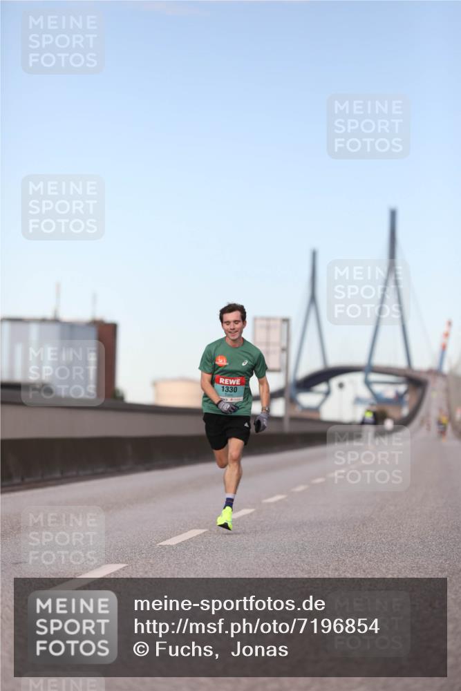 03.10.2024 - Köhlbrandbrückenlauf Fuchs,  Jonas http://msf.ph/oto/7196854 03.10.2024 09:35:54 Position 3 1330 meine-sportfotos.de