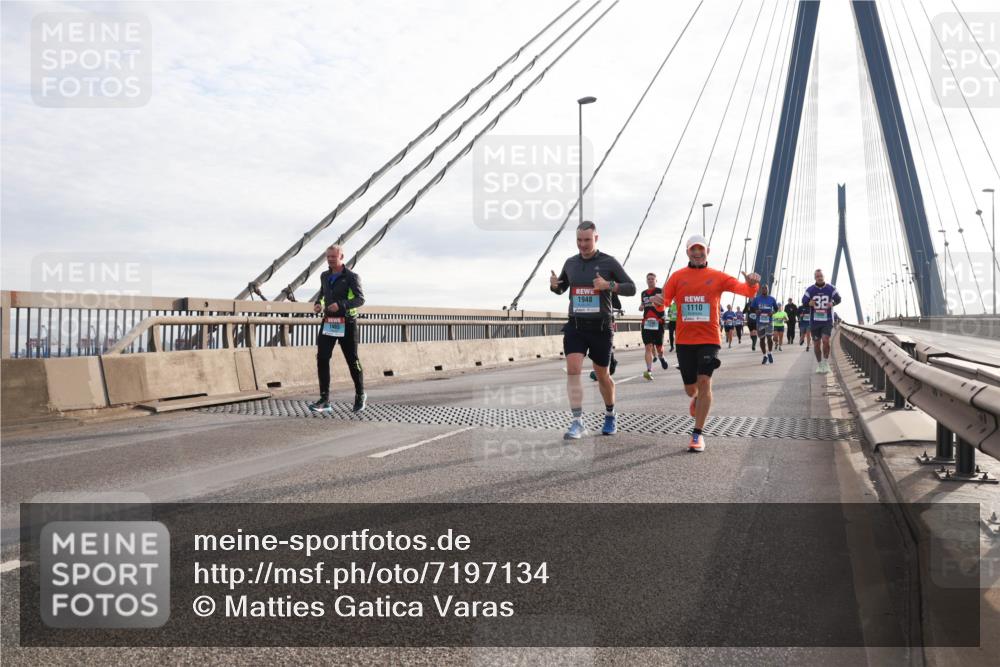 03.10.2024 - Köhlbrandbrückenlauf Matties Gatica Varas http://msf.ph/oto/7197134 03.10.2024 09:28:40 Position 2 1948, 1110, 32 meine-sportfotos.de
