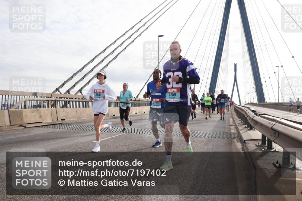 03.10.2024 - Köhlbrandbrückenlauf Matties Gatica Varas http://msf.ph/oto/7197402 03.10.2024 09:28:44 Position 2 2961, 3723, 32, 1259 meine-sportfotos.de