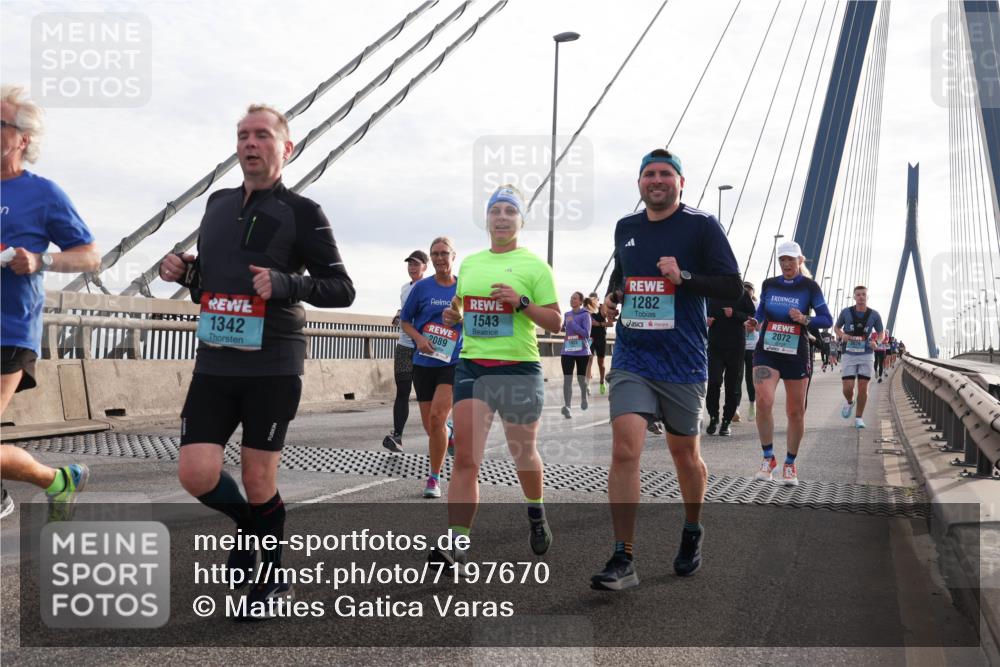 03.10.2024 - Köhlbrandbrückenlauf Matties Gatica Varas http://msf.ph/oto/7197670 03.10.2024 09:28:47 Position 2 1342, 1543, 1925, 2089, 1282, 2072 meine-sportfotos.de