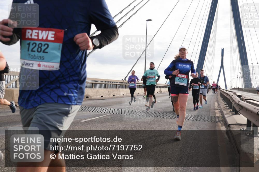 03.10.2024 - Köhlbrandbrückenlauf Matties Gatica Varas http://msf.ph/oto/7197752 03.10.2024 09:28:48 Position 2 1282, 1925, 1790, 2072, 3208 meine-sportfotos.de