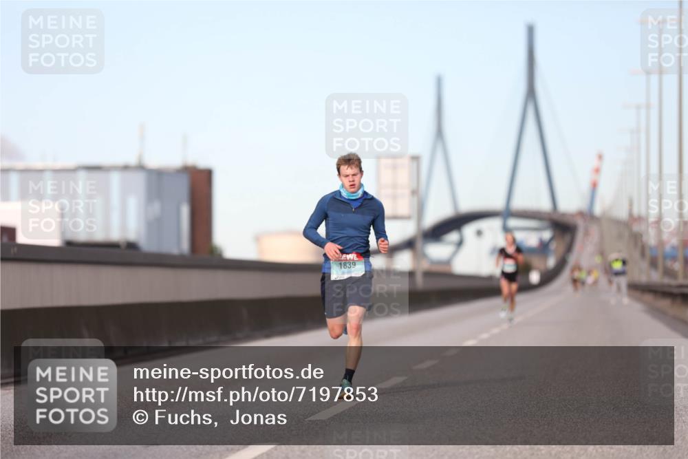 03.10.2024 - Köhlbrandbrückenlauf Fuchs,  Jonas http://msf.ph/oto/7197853 03.10.2024 09:36:52 Position 3 1839 meine-sportfotos.de