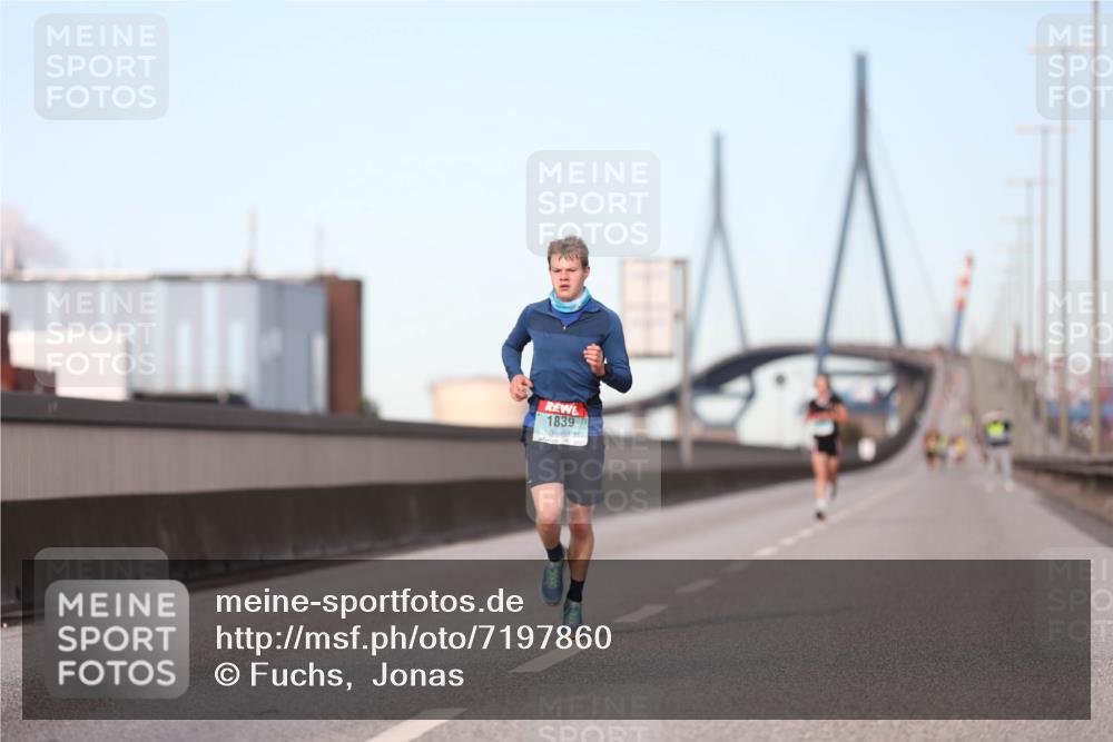 03.10.2024 - Köhlbrandbrückenlauf Fuchs,  Jonas http://msf.ph/oto/7197860 03.10.2024 09:36:52 Position 3 1839 meine-sportfotos.de