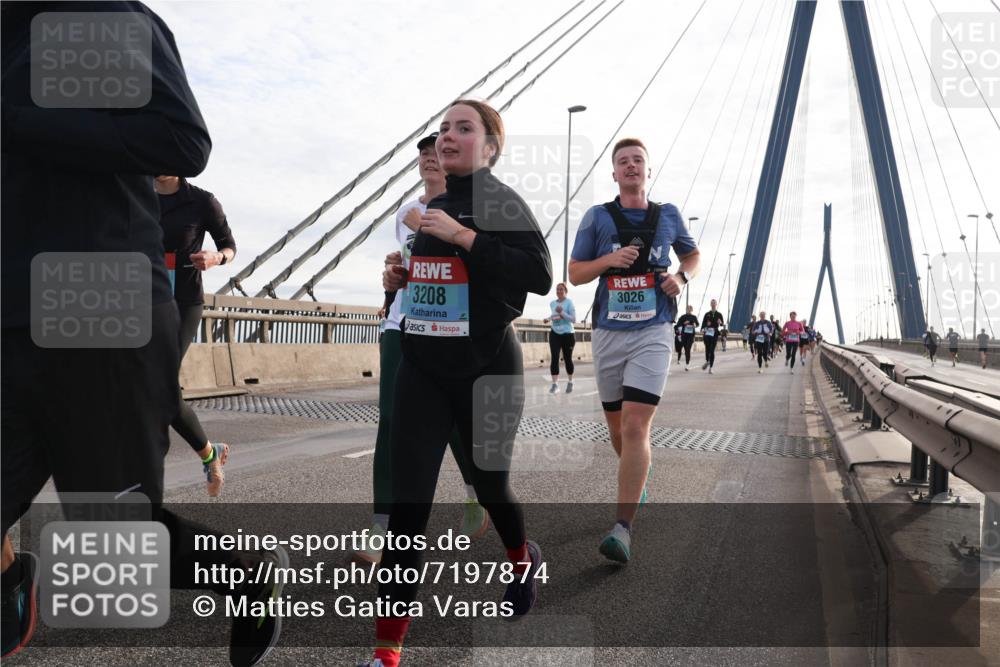 03.10.2024 - Köhlbrandbrückenlauf Matties Gatica Varas http://msf.ph/oto/7197874 03.10.2024 09:28:51 Position 2 3208, 3026 meine-sportfotos.de