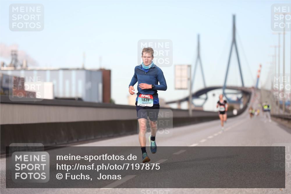 03.10.2024 - Köhlbrandbrückenlauf Fuchs,  Jonas http://msf.ph/oto/7197875 03.10.2024 09:36:53 Position 3 1839 meine-sportfotos.de