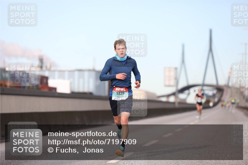 03.10.2024 - Köhlbrandbrückenlauf Fuchs,  Jonas http://msf.ph/oto/7197909 03.10.2024 09:36:54 Position 3 1839 meine-sportfotos.de